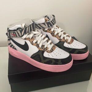 Stylish and fabulous. Never worn.